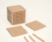 zlatý perlový materiál